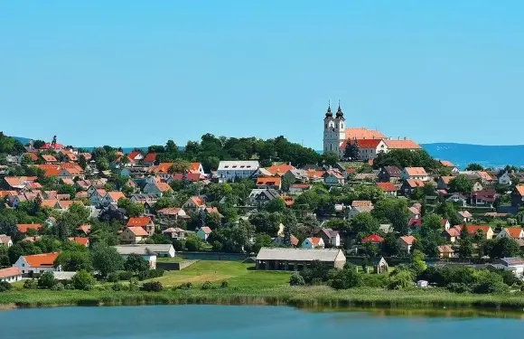 巴拉頓湖+薰衣草之家：承包匈牙利的湖景與紫色浪漫