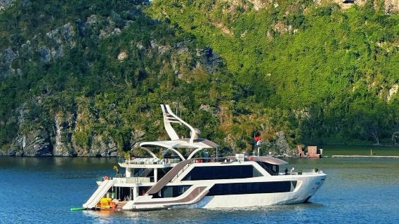 Luxuriöse Tageskreuzfahrt durch die Lan Ha Bucht & Viet Hai Dorf von Cát Bà mit köstlichem Mittagessen