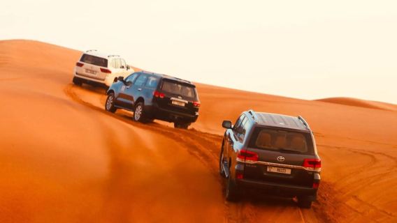 Excursion d'une journée dans le camp du désert de Dubaï – Safari dans le désert / Balade à dos de chameau / Spectacles traditionnels / Dîner – Transfert inclus