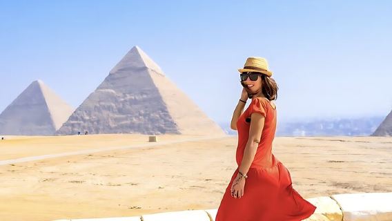 L'avventura del volo sulle piramidi e il grande museo: da Sharm al Cairo