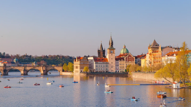 列儂牆+跳舞的房子+舊市政廳+伏爾塔瓦河遊船+【中英導遊】