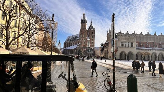 คราคูฟ: ทัวร์ชมเมืองพร้อมไกด์โดยรถกอล์ฟ (พร้อมบริการรับที่โรงแรม)