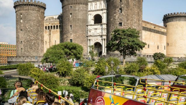 Bersiar-siar di Bandar Naples: Lawatan Bas Bersiar-siar