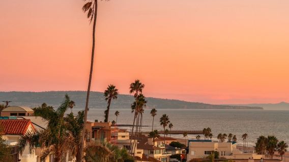 Lawatan Sehari Sewaan Peribadi Menenangkan di Los Angeles | Berseronok di Universal Studios + Mengejar Matahari Terbenam di Sunset Boulevard (Tiket Masuk Tidak Termasuk)
