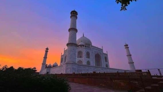 Delhi'den Özel Gün Doğumu Tac Mahal Turu – Sırayı Atlayarak Girişli Agra Günübirlik Gezisi