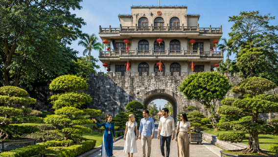 Nanning departure | Friendship Pass + Huashan rock art world heritage | China-Vietnam border private 1-day tour