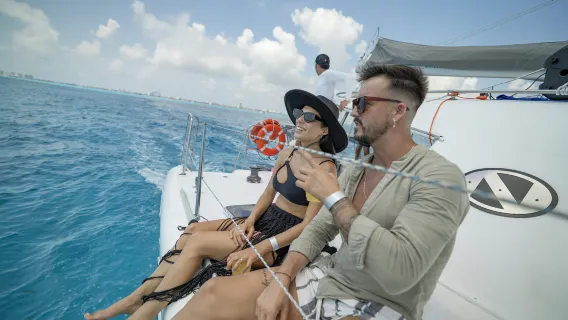 Passeio de um dia em Isla Mujeres com snorkeling e praia em catamarã saindo de Cancún, México