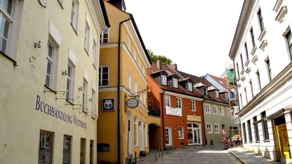 Early Start Dachau Memorial & Town: Guided Half-Day Tour