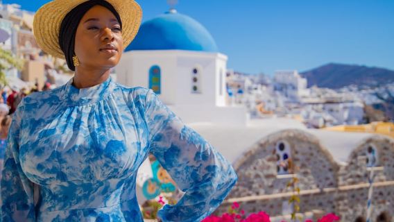 Santorini: 40-minute Photoshoot in Oia