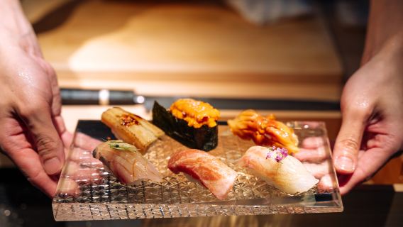 Yhden hengen juhla-ateria OMAKASE Jangalla (sisältää veneen lipun)