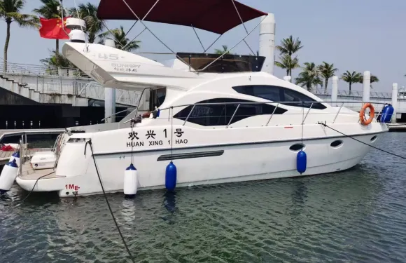 廣東湛江45尺飛橋豪華遊艇包船出海觀光【配送水果拼盤、飲料、純淨水，嗨唱KTV、自駕體驗、釣魚、游泳】