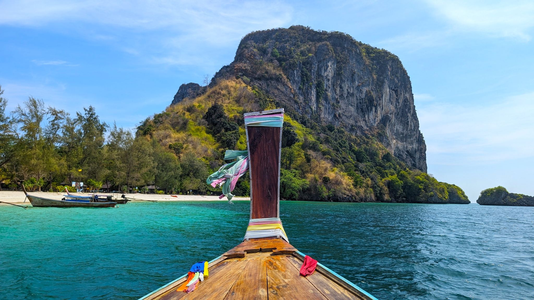 Krabi: Private Longtail Boat 6-Hour Tour to Koh Poda, Chicken Island, Thale Waek + Railay