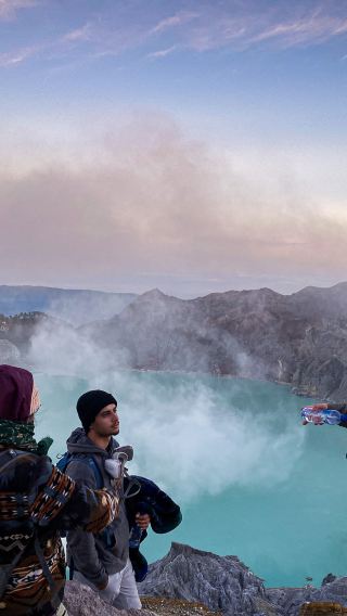 Mount Ijen Crater Trekking with Blue Fire and Breakfast from Surabaya/Malang