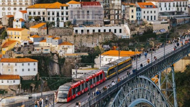 ทัวร์หนึ่งวันในท่าเรือ Porto Libera ของโปรตุเกส + พระราชวัง Stock Exchange + แม่น้ำ Douro บริการภาษาจีนและภาษาอังกฤษ