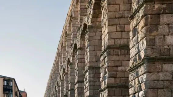 merchandising di Madrid - Segovia + Toledo / noleggio con conducente esclusivo cinese con prelievo dall'hotel