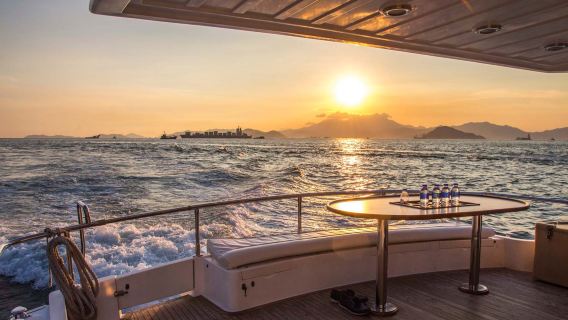Private yacht charter in Hong Kong - Perfect for gatherings with friends and family, enjoy a comfortable Western-style yacht cruise