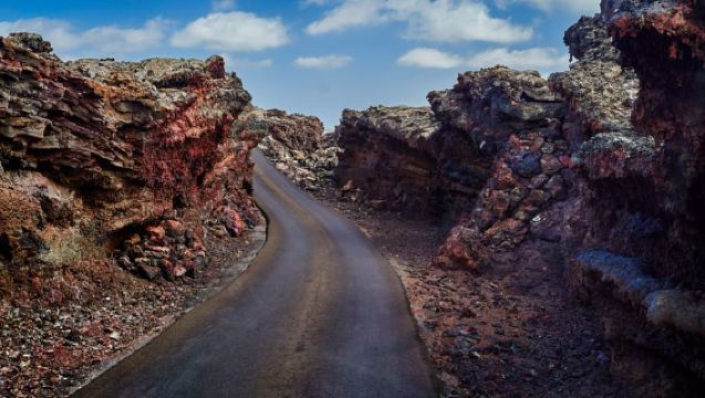 Lanzarote: Timanfaya National Park Volcanic Craters Tour