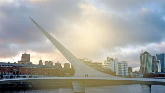BUENOS AIRES: STADTRUNDFAHRT MIT DEN LICHTERN BEI NACHT + 1 Getränk im RoofTop Palermo