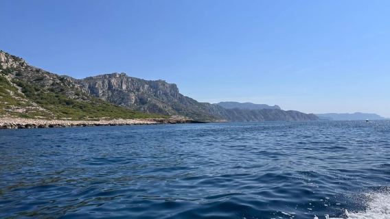 Marseille: Hari belayar di tengah-tengah Calanques dengan makan tengah hari organik dan wain