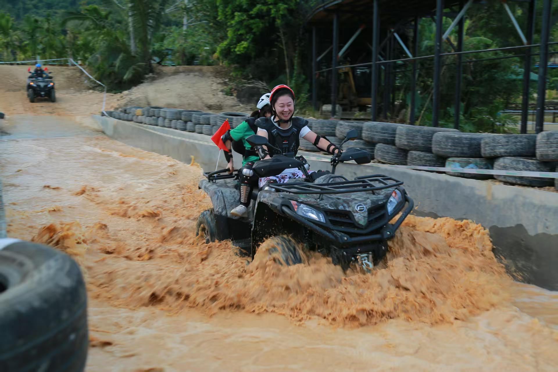 Perjalanan satu hari mendalam di Lembah Binglang Sanya