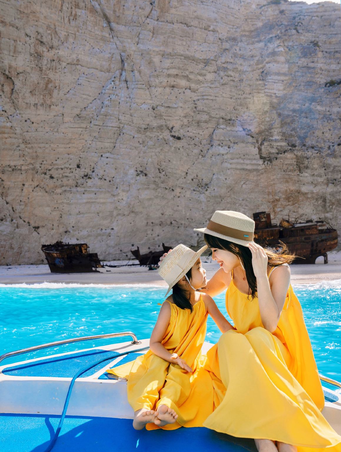 【子供と一緒にボートでジェリーフィッシュ海を見学】ナヴァイオ海岸+青の洞窟｜英語ガイド付き少人数ツアー｜ギリシャ・ザキントス島