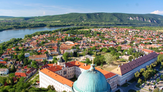 匈牙利布達佩斯-埃斯泰爾戈姆-聖安德烈【中文專車-愜意舒適】