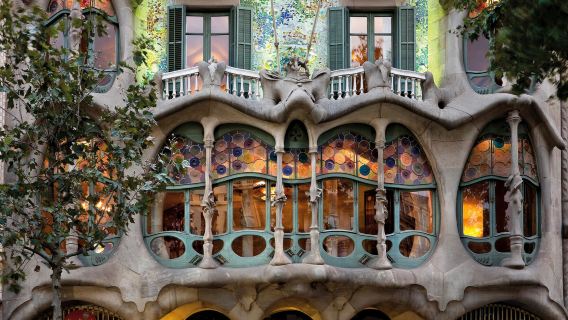 ゴー シティ バルセロナ オプション パス [公式自主運営/40 以上のアトラクションを含む/サグラダ ファミリア/カサ ミラ/カサ バトリョ]| バルセロナ エクスプローラー