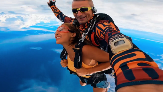 成都洛帶跳傘旅遊 四川成都洛帶龍泉跳傘基地4500公尺雙人高空跳傘【4500公尺自由落體+專業高清攝像+視訊剪輯】