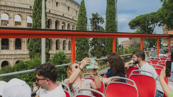 ローマ：乗り降り自由のバス + チヴィタヴェッキアからの送迎