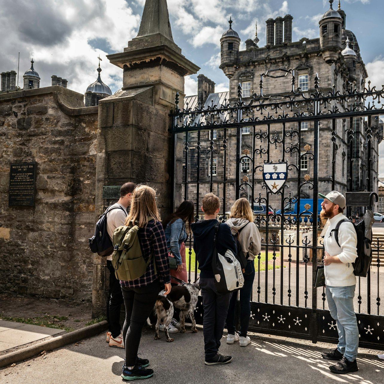 Edinburgh: Edinburgh Castle Entry Ticket + Harry Potter Walking Tour