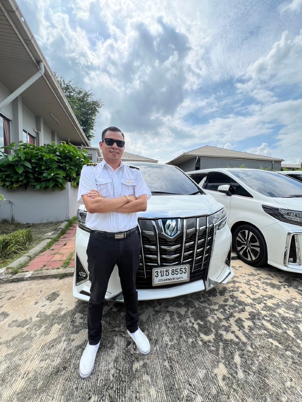 บริการเหมารถรับ-ส่งที่สนามบินภูเก็ตไปยังป่าตอง/กะตะ/กะรน/เมืองภูเก็ต พร้อมบริการรอในกรณีเที่ยวบินล่าช้า