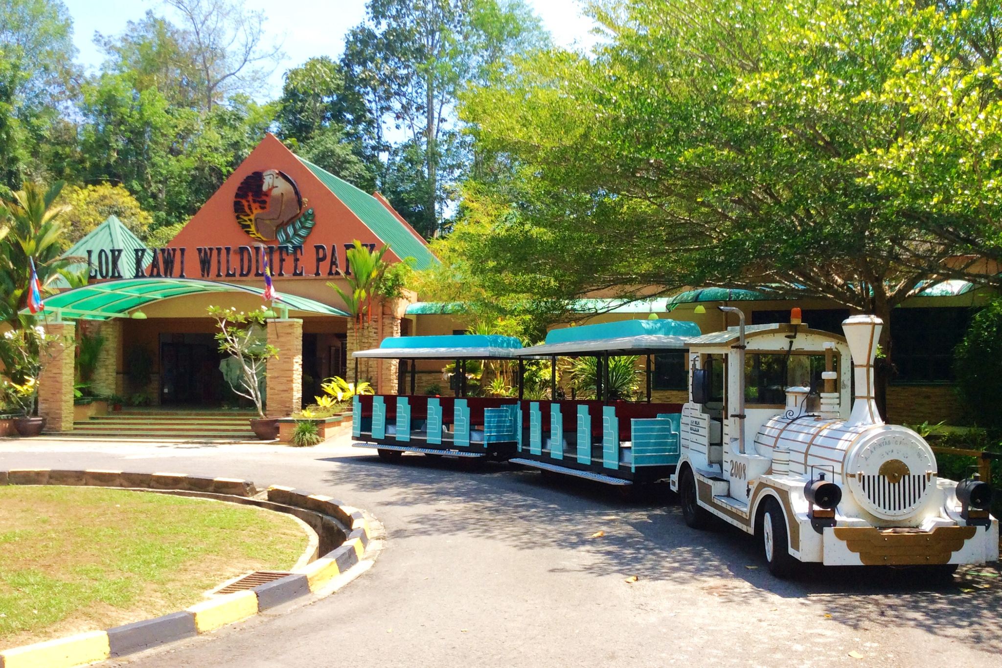 Sabah Koisaan Cultural Village, Lok Kawi Wildlife Park & DIY Chocolate Shared Day Tour