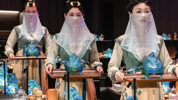 Chengdu, Sichuan - Hongdingyan | Immersive travel through ancient times to eat Sichuan-style feasts and the ceiling of the hot pot world [Sichuan hot pot + dance performance + optional ancient Clothes & Accessories makeup experience] C