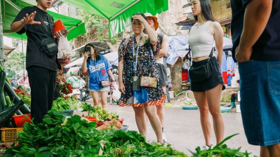 Avventura culinaria ad Hanoi: tour del mercato vietnamita e corso di cucina