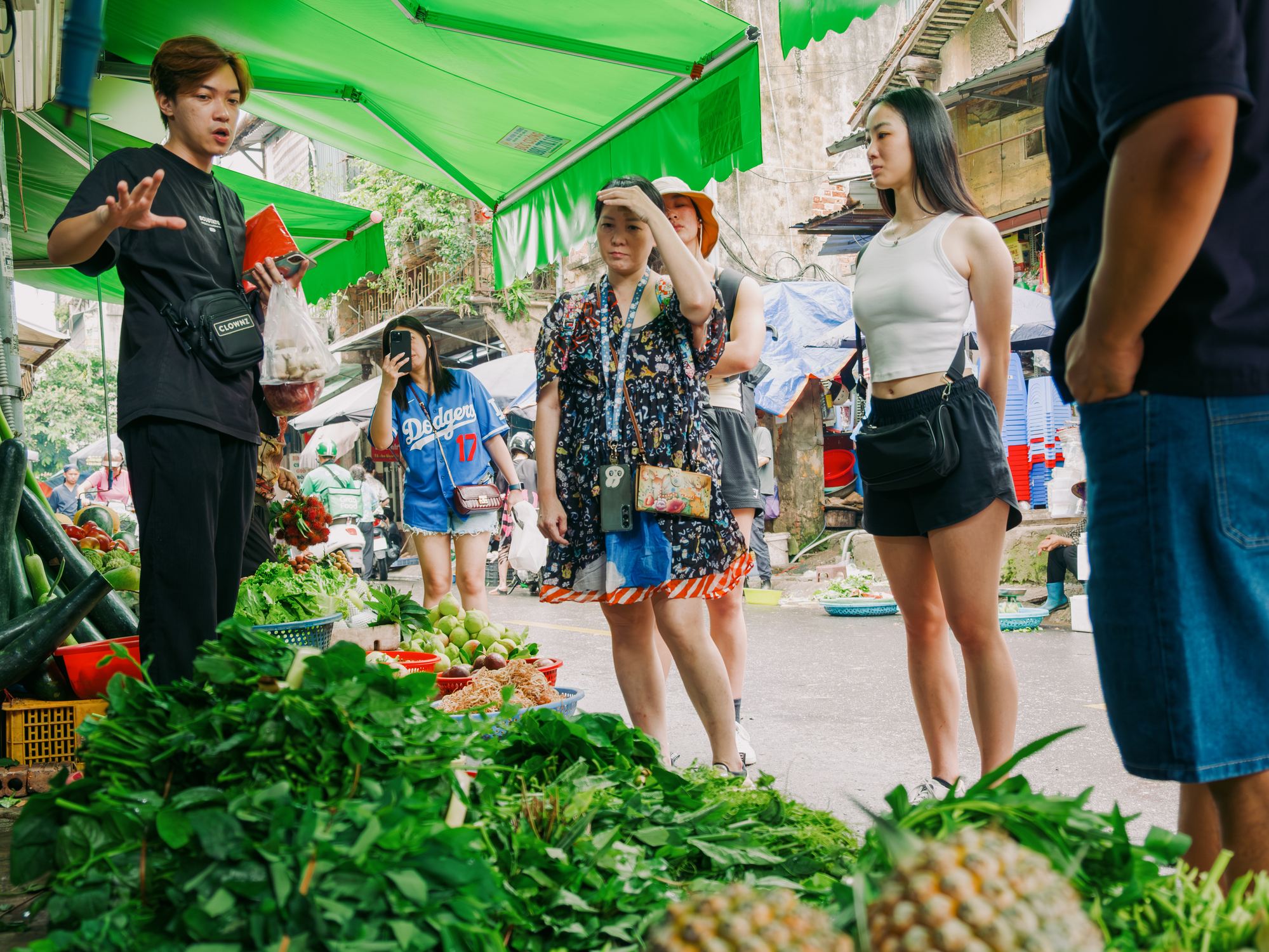 Avventura culinaria a Hanoi: Tour del mercato vietnamita e lezione di cucina