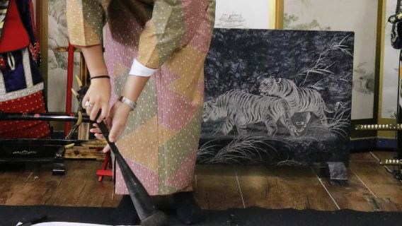 Calligraphie de samouraï : les derniers coups de pinceau d'une vie avant la guerre près du Château d'Osaka