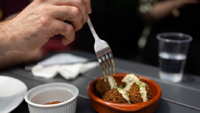 Brighton: Walking Food Tour (Vegan and Vegetarian options)