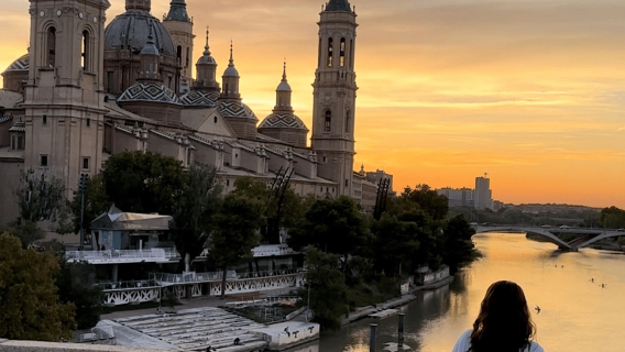 Zaragoza: Complete tour, one thousand and one nights experience with dinner