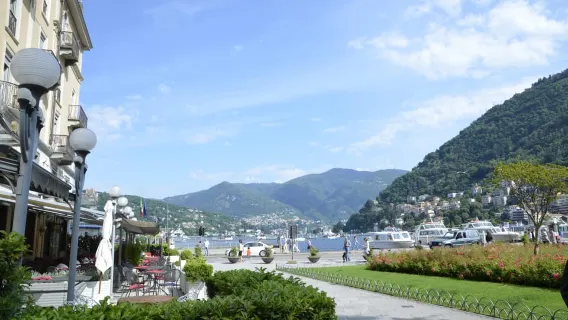 Desde Milán: excursión de un día al lago de Como y Bellagio con crucero
