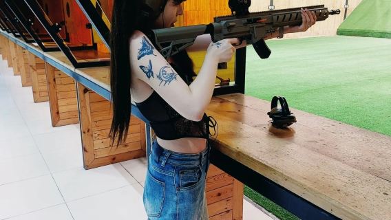 芭達雅戰鼠射擊俱樂部射擊體驗專業場地多種槍型中文服務飯店接駁