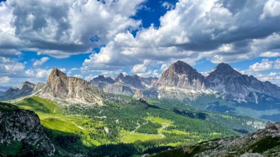 Tagesausflug durch die Dolomiten in Italien [Hin- und Rückfahrt nach Venedig + 8-Personen-Premium-/ Reisebus optional]
