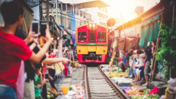 ตลาดน้ำดอนหวาย + ตลาดรถไฟแม่กลอง ทัวร์แบบกรุ๊ปรวม (พระบรมมหาราชวัง/ล่องเรือแม่น้ำเจ้าพระยาตอนกลางคืน/รถตุ๊กตุ๊ก/สวนช้าง) [ไกด์นำเที่ยวภาษาจีน]