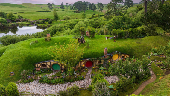 Hobbiton™ Movie Set and Green Dragon Inn Adventure Tour in New Zealand|The filming location of "The Lord of the Rings" and "The Hobbit"