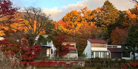 日本輕井澤:高原教會+石之教會 内村鑑三記念堂+白絲瀑布+雲湯池+王子購物廣