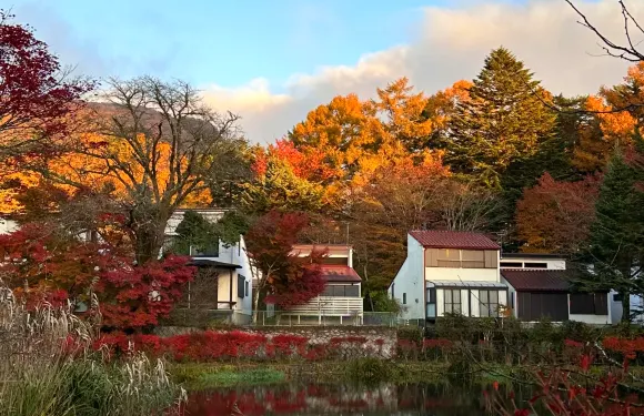 日本輕井澤：高原教會+石之教會 内村鑑三記念堂+白絲瀑布+雲湯池+王子購物廣