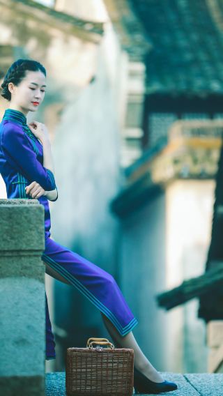Private charter for a minimum of 2 guests · Wuzhen night tour · Bilingual guides optional / 7-seater MPV or minibus / Better rates for custom groups over 10 people
