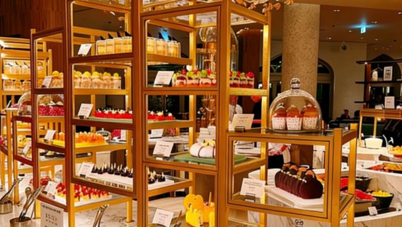 Saffron Restaurant in Dubai offers a diverse selection of international themed buffet dishes that change daily, with beverages included.