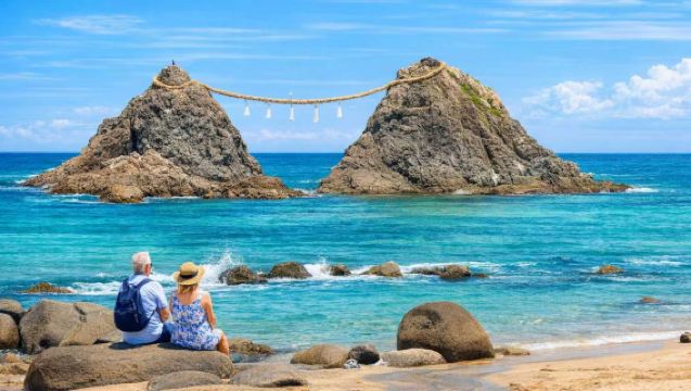 Tour di un giorno a Yanagawa: Rocce degli Sposi di Itoshima, Ramen Ichiran, Crociera a Yanagawa, Cascata Shiraito e Dazaifu