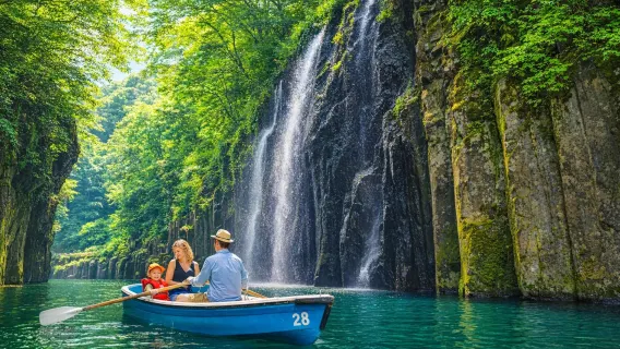 Kyushu Miyazaki · Takachiho, Amaterasu Railway · Amanoiwato Shrine En dags rundtur