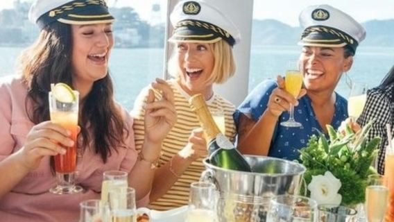 Toronto Harbour: Brunch Cruise + Unlimited Drinks